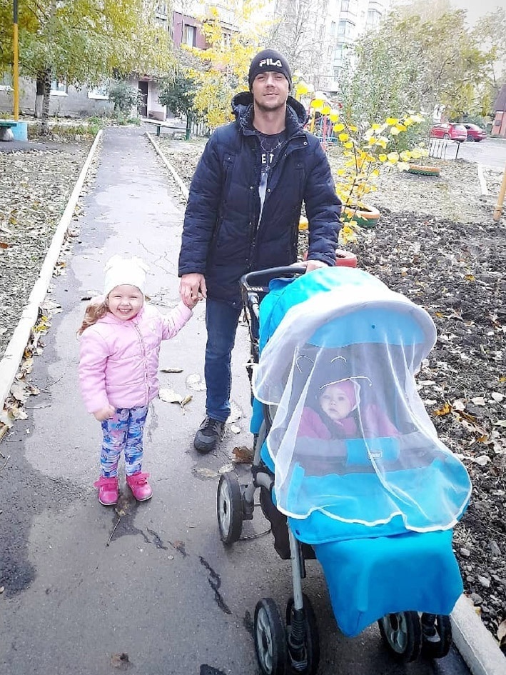 Микола з донечками Нікою та Крістіною
