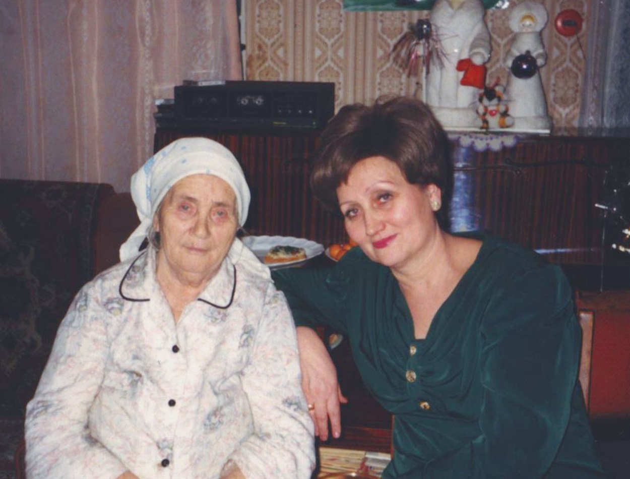 2002 рік. Людмила з мамою