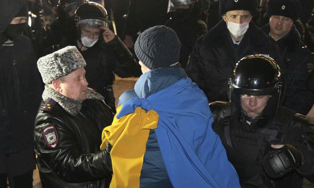 У Нижньому Новгороді правоохоронці затримали мітингувальника. Фото: Роман Яровіцин