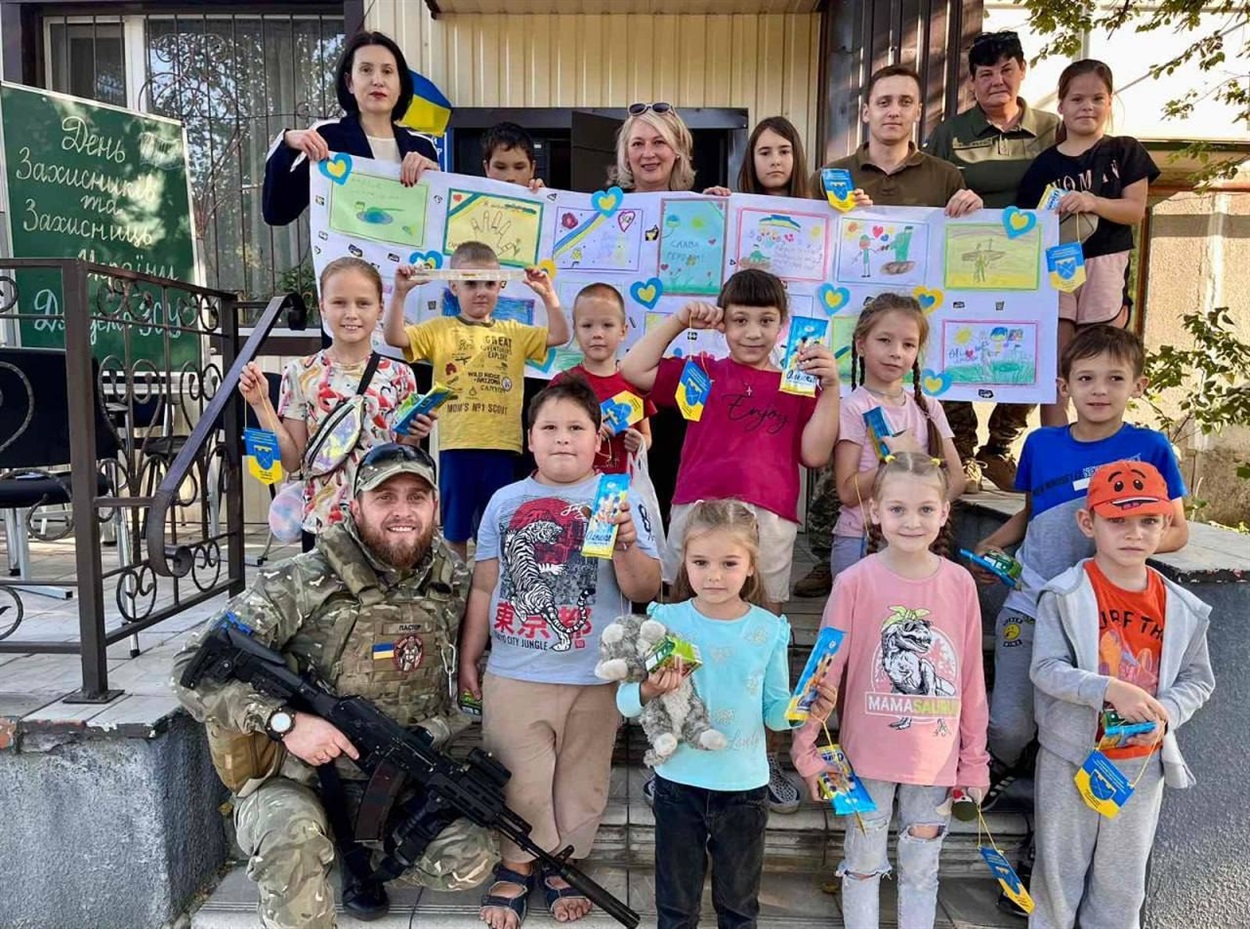 Юні мешканці Покровської громади привітали місцевих захисників