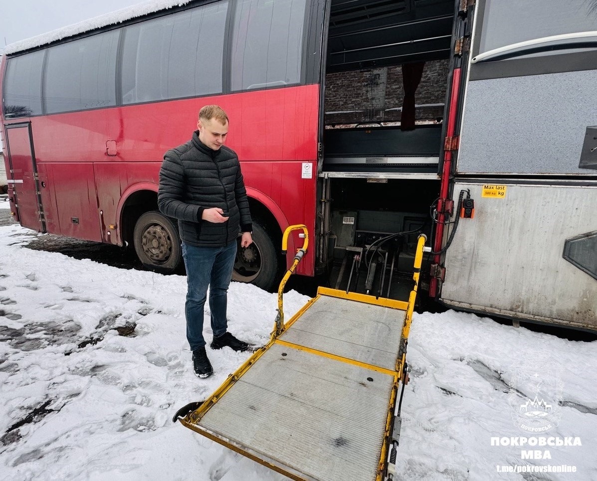 Покровськ отримав від шведів сучасний автобус для перевезення маломобільних груп населення, 22.11.2023