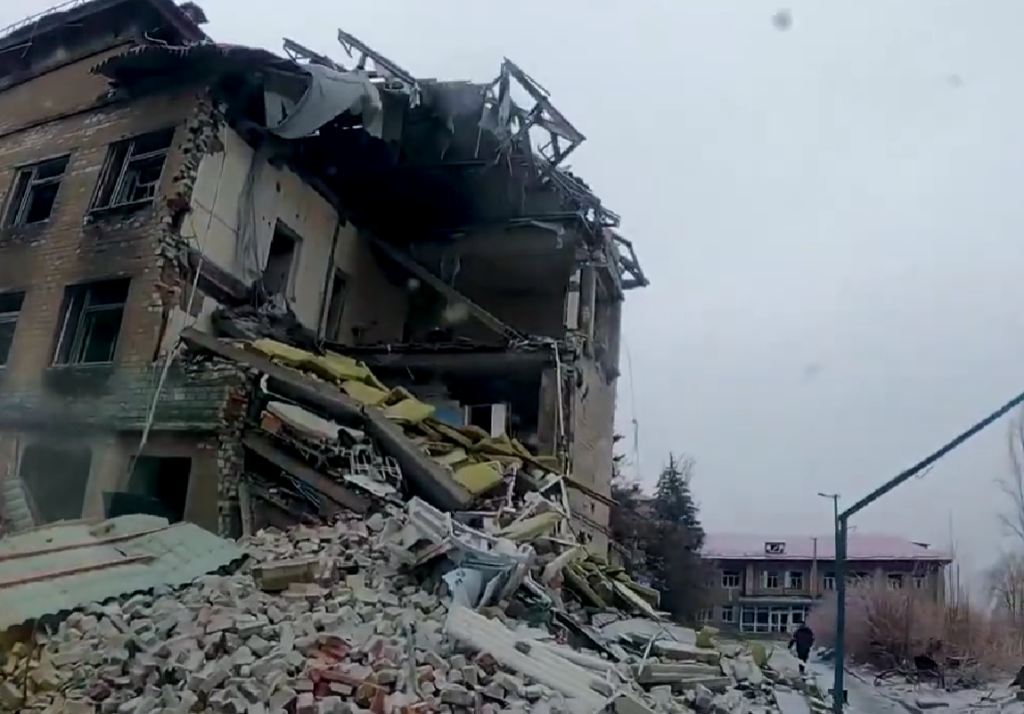 Зруйнований будинок в Авдіївці