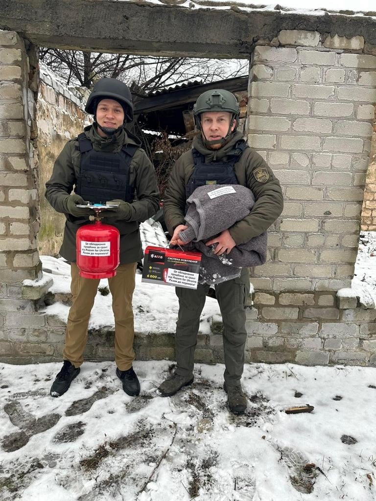 Допомога мешканцям Покровського району від команди ГО "Корисні люди"
