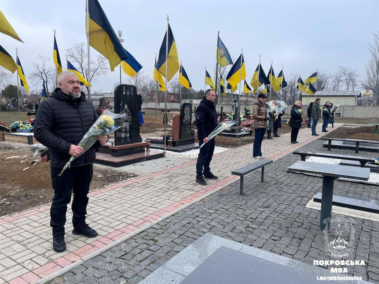 Вшанування пам'яті загиблих на Алеї Героїв у Покровську