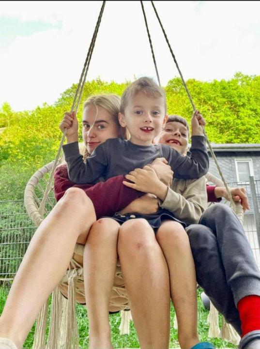 Дар'я Гольцер з племінниками - синами Тимофія