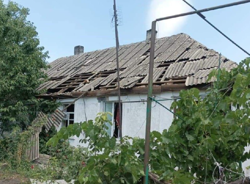 В результаті російських обстрілів у Покровському районі пошкоджено 10 приватних будинків і два - багатоквартирних, 23.07.2024